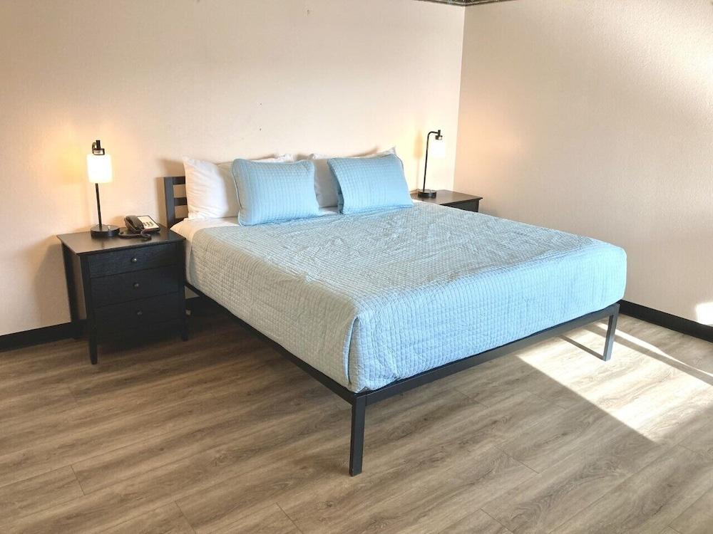 Courtesy Inn 圣西米恩 外观 照片
